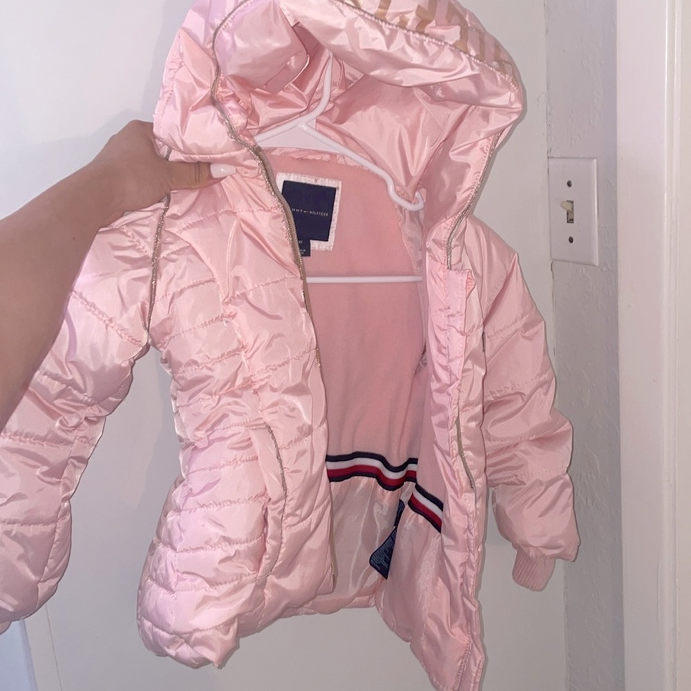 4T Adorbs PINK Hilfiger puffer jacket. Very well insulated and comfortable!